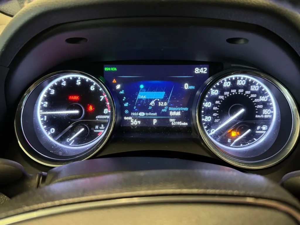 Toyota Camry photo 10