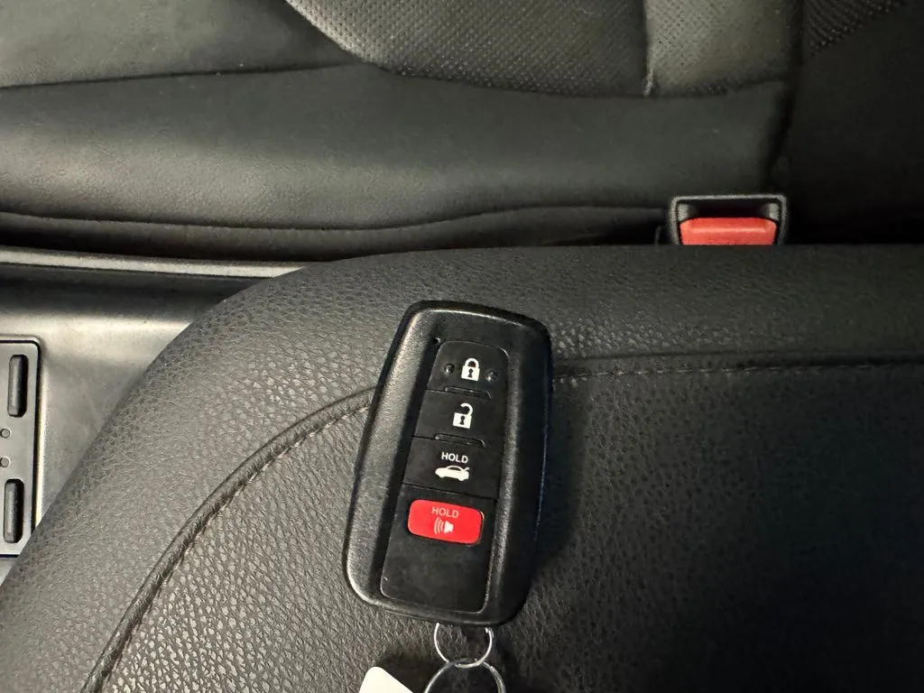 Toyota Camry photo 17