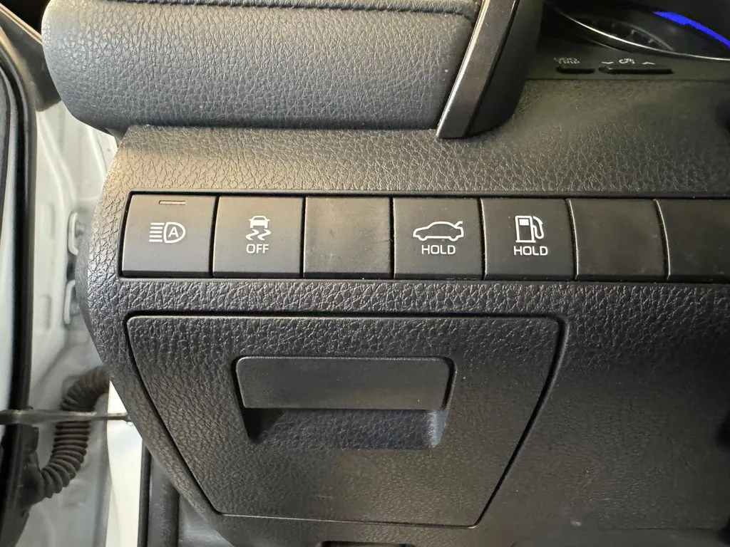 Toyota Camry photo 18
