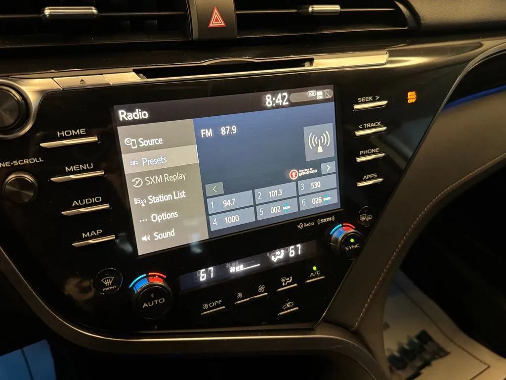 Toyota Camry photo 13