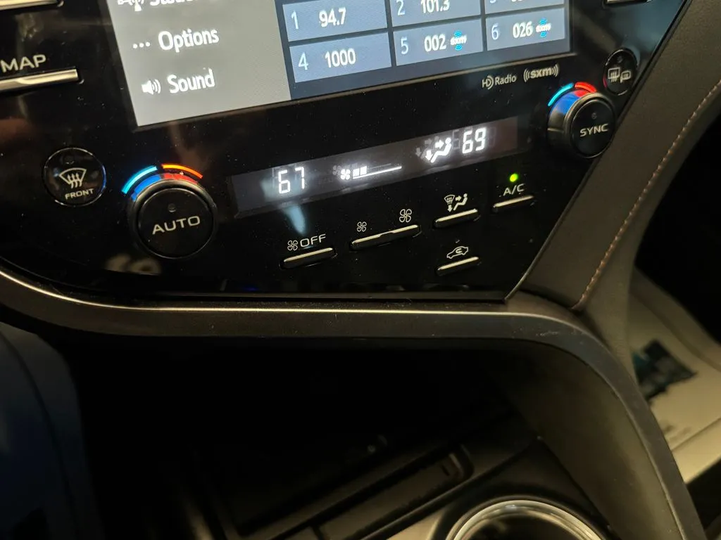 Toyota Camry photo 15