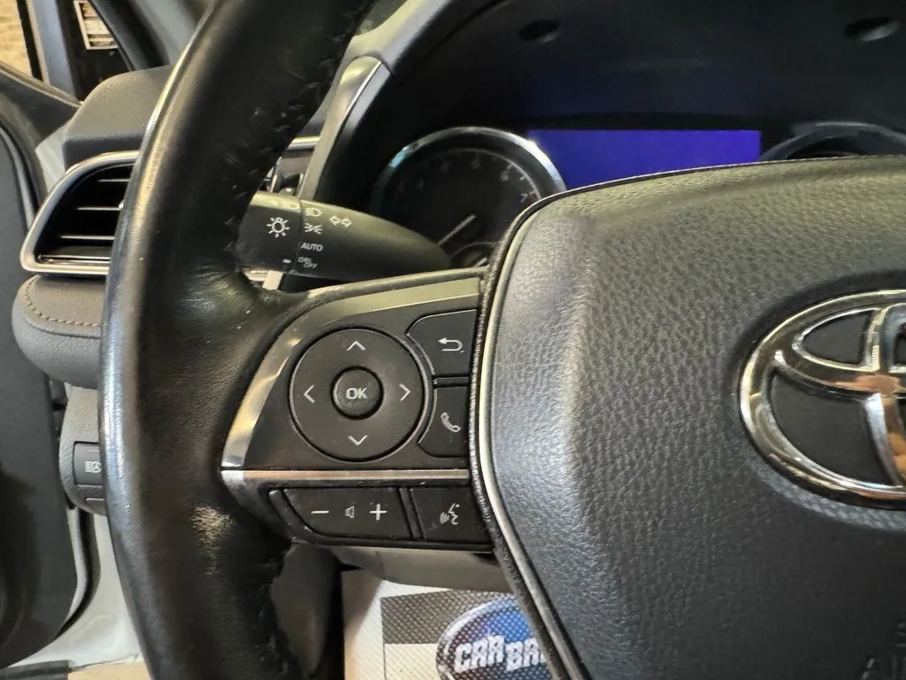 Toyota Camry photo 11