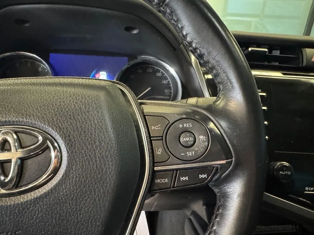 Toyota Camry photo 12