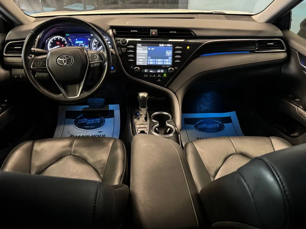 Toyota Camry photo 9