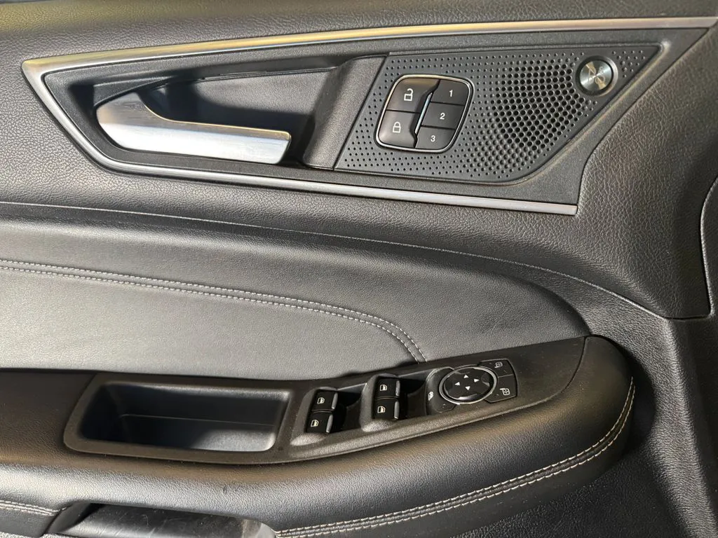 Ford Edge photo 18