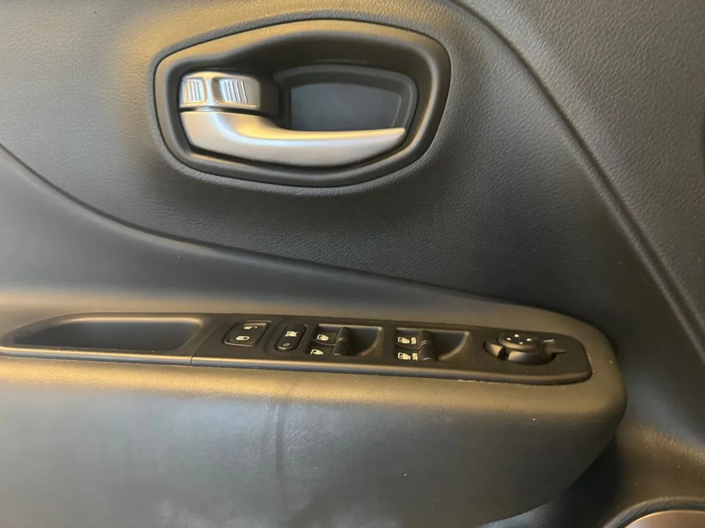 Jeep Renegade photo 19