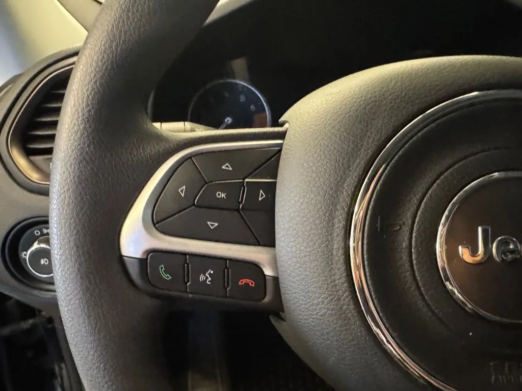 Jeep Renegade photo 12