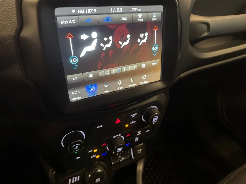 Jeep Renegade photo 16