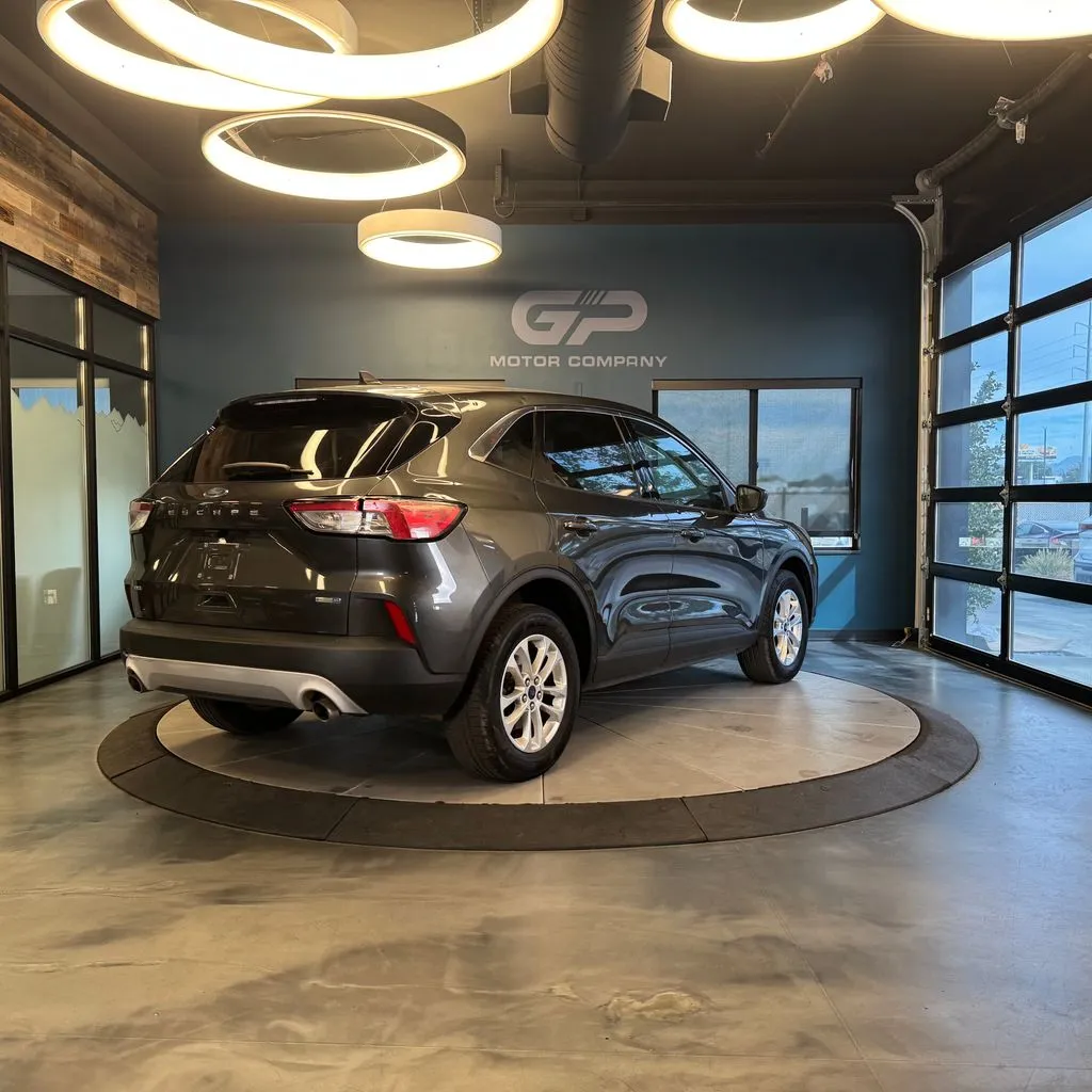 Ford Escape photo 3