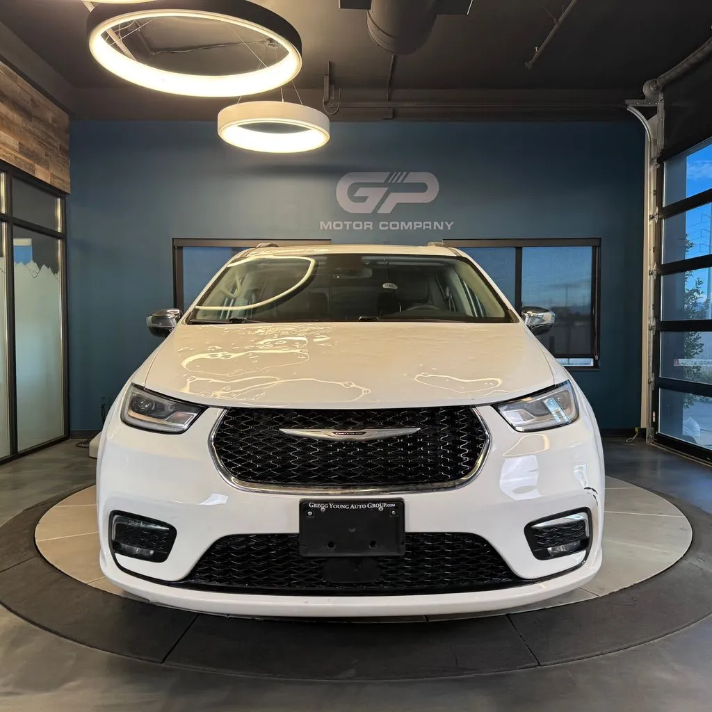 Chrysler Pacifica photo 8