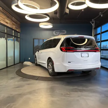 More photos of 2023 Chrysler Pacifica Limited at GP Motor Company, UT