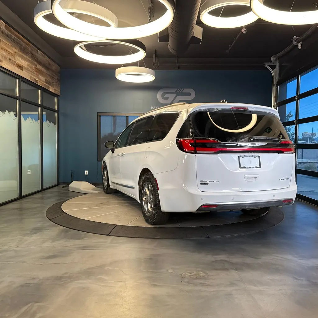 Chrysler Pacifica photo 5