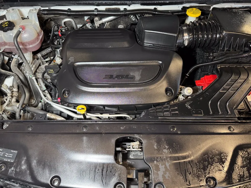 Chrysler Pacifica photo 24