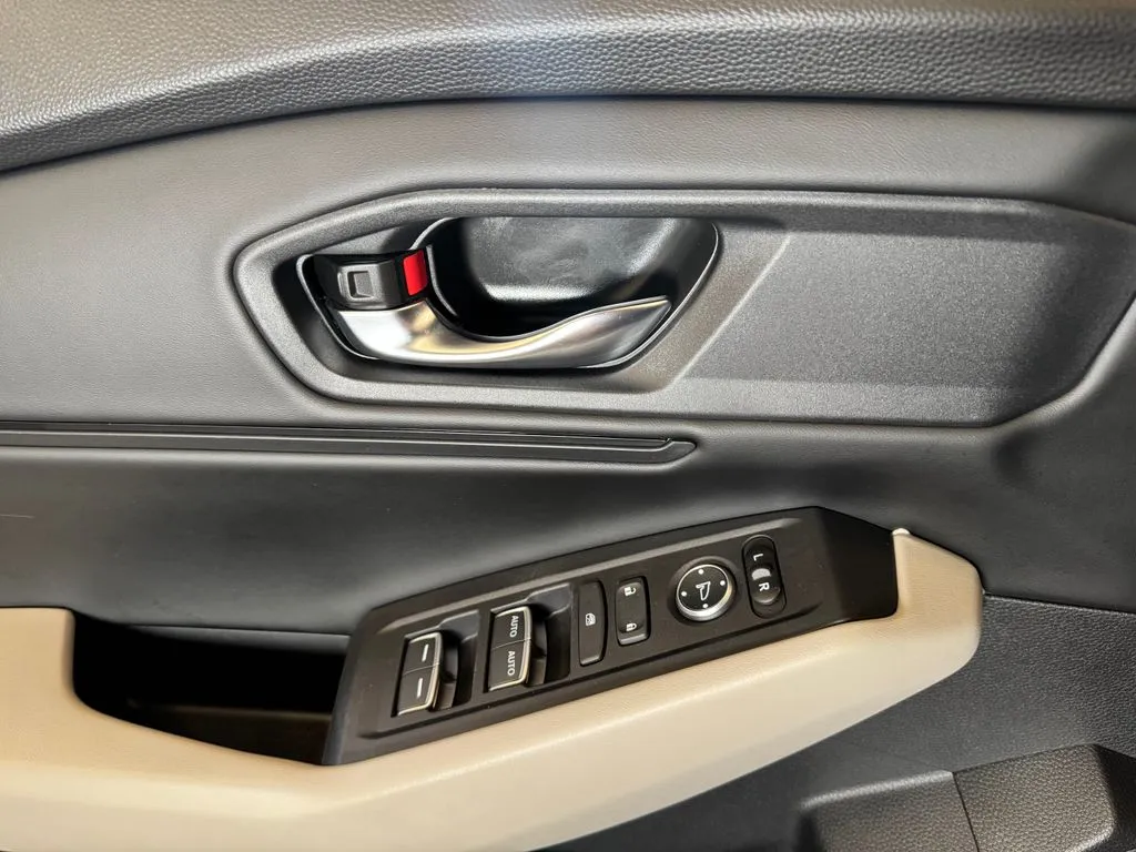 Honda Accord photo 17