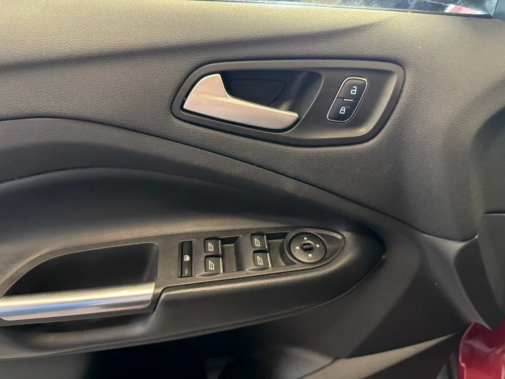 Ford Escape photo 17