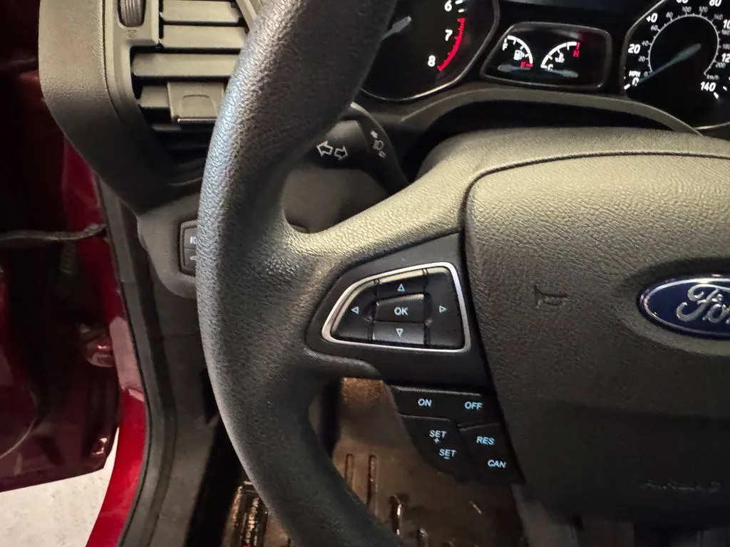 Ford Escape photo 9