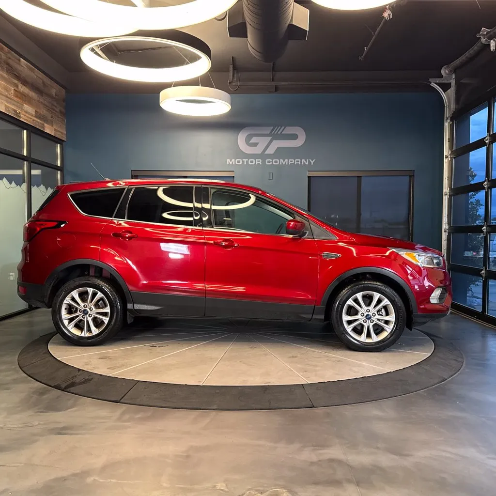 Ford Escape photo 2