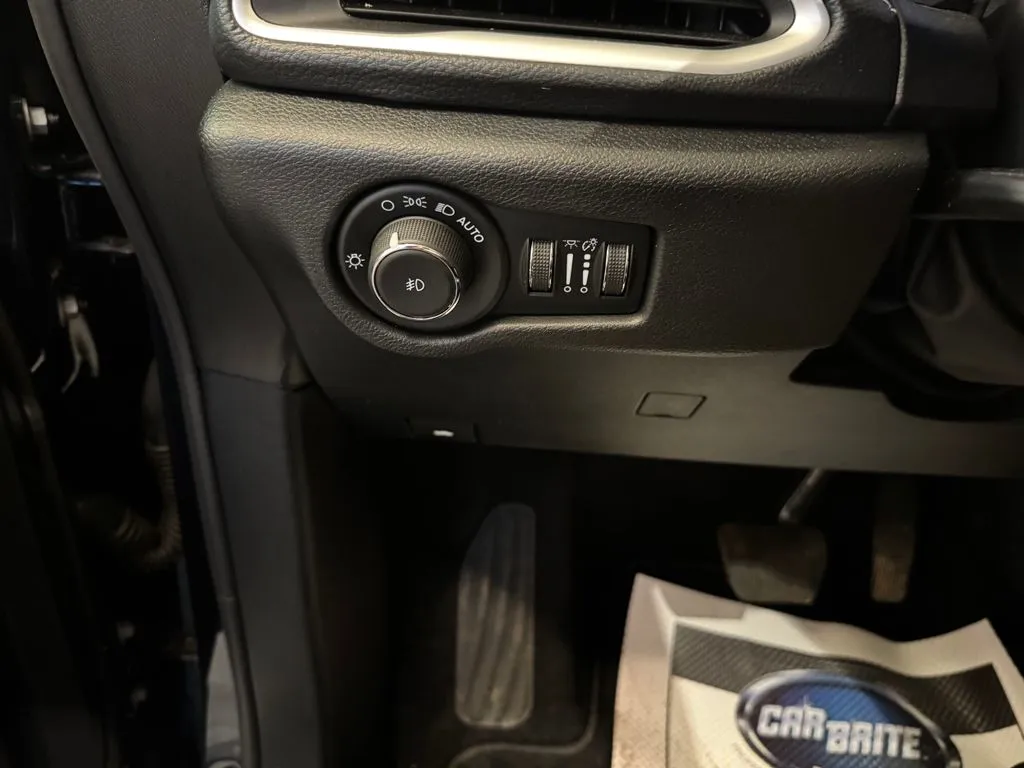 Chrysler Pacifica photo 19