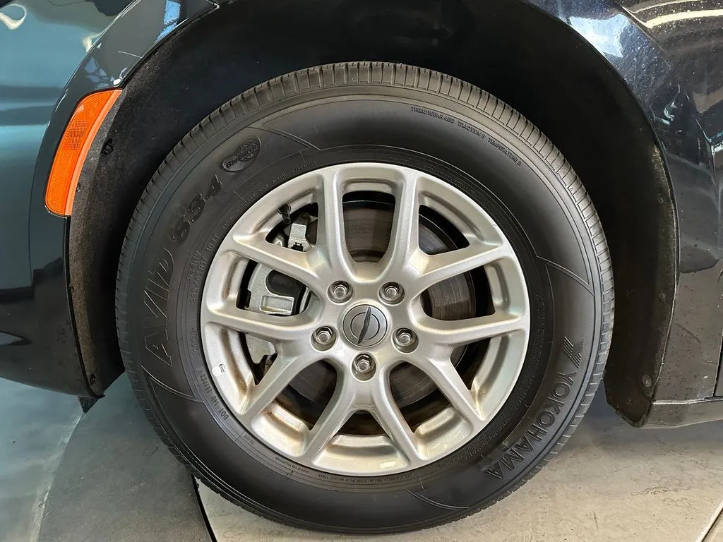 Chrysler Pacifica photo 27