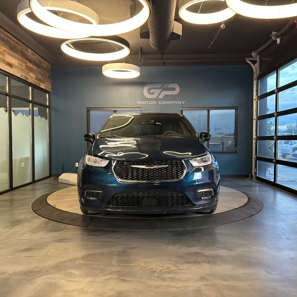 Chrysler Pacifica photo 8
