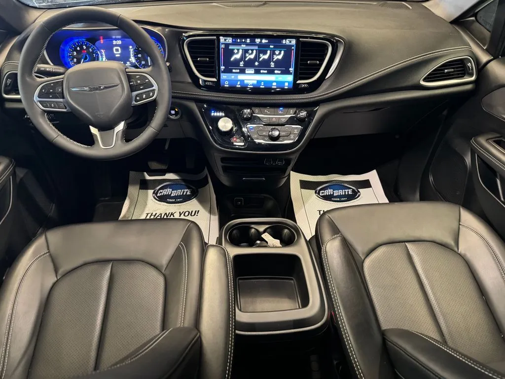 Chrysler Pacifica photo 11