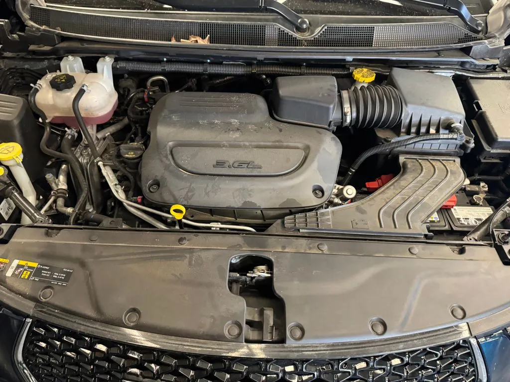 Chrysler Pacifica photo 25