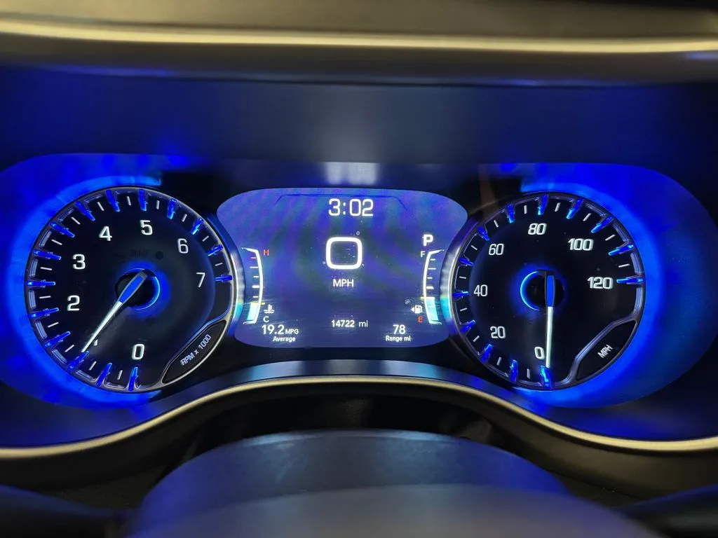 Chrysler Pacifica photo 10
