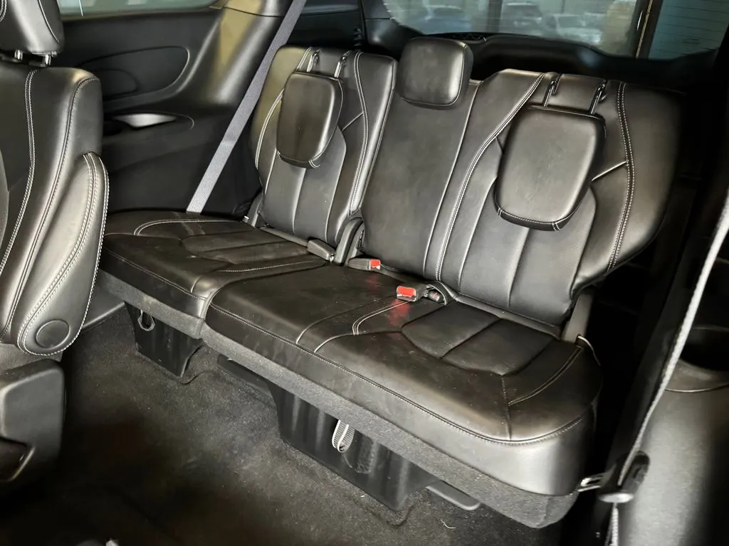 Chrysler Pacifica photo 23