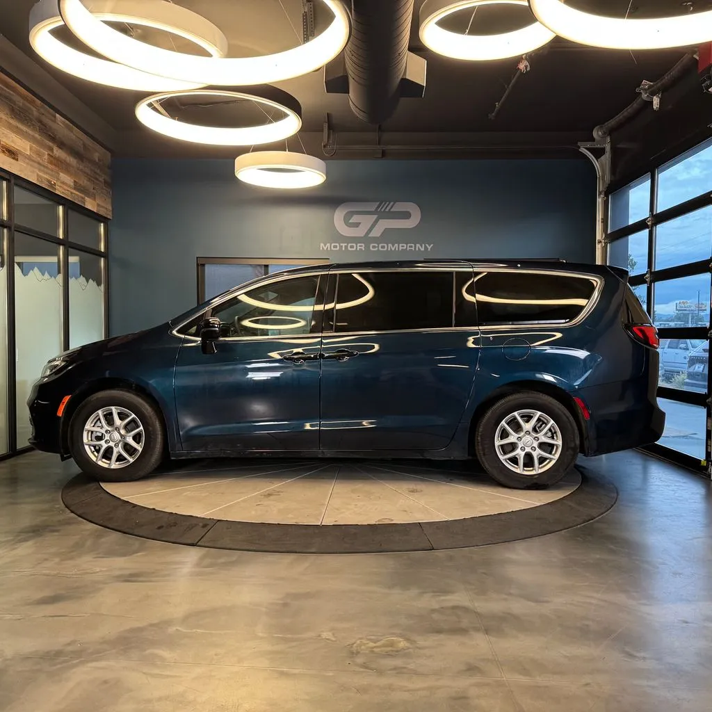 Chrysler Pacifica photo 6