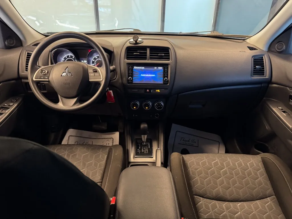 Mitsubishi Outlander Sport photo 9