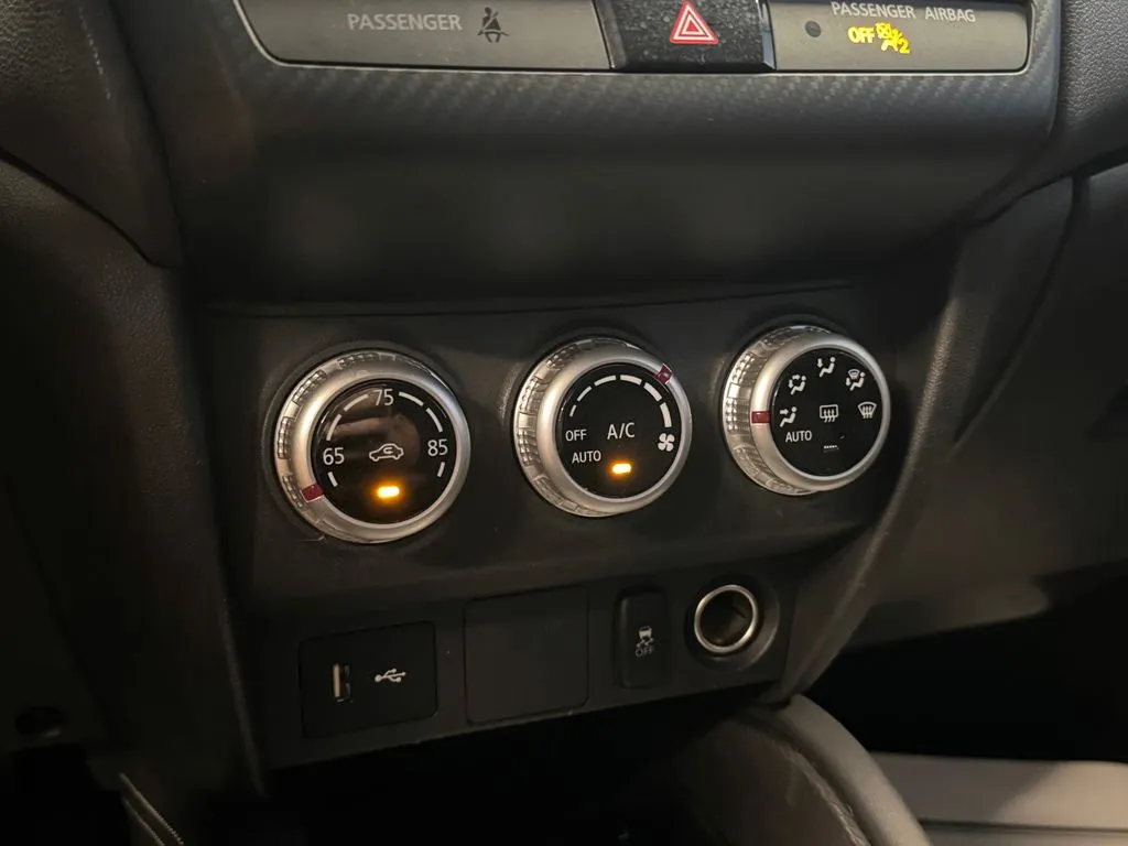 Mitsubishi Outlander Sport photo 15