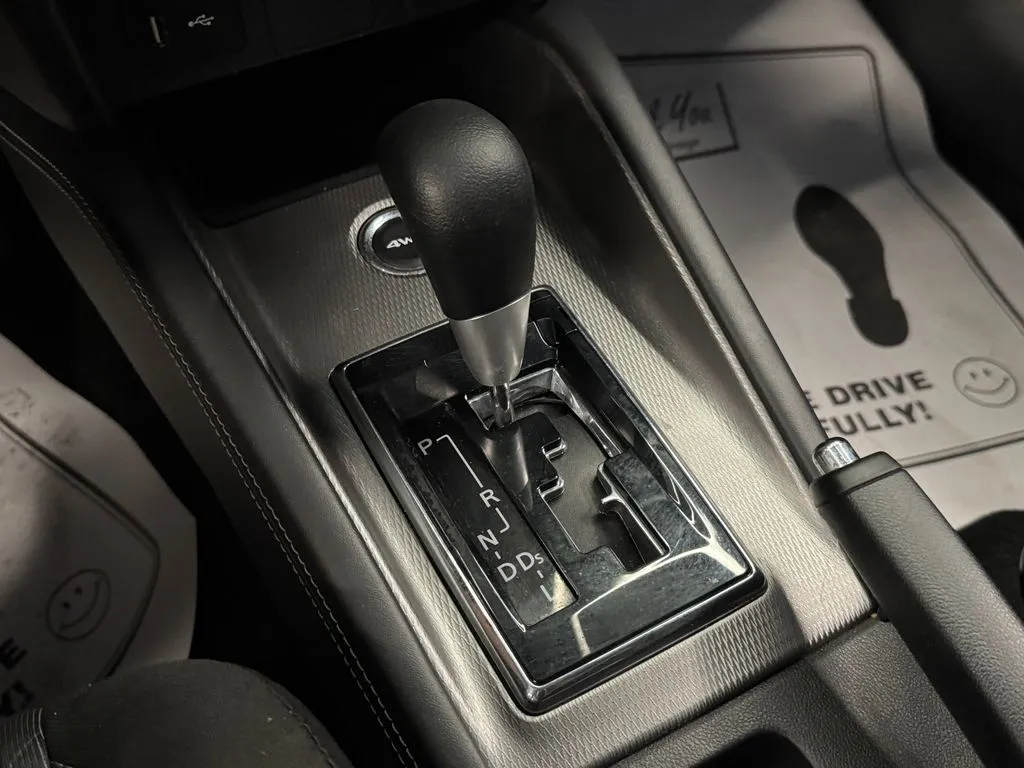 Mitsubishi Outlander Sport photo 16