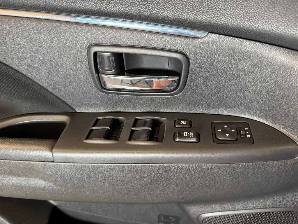 Mitsubishi Outlander Sport photo 18