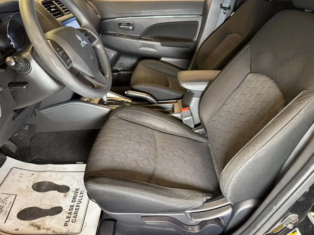 Mitsubishi Outlander Sport photo 19
