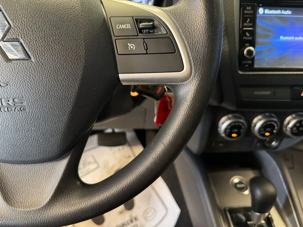 Mitsubishi Outlander Sport photo 12