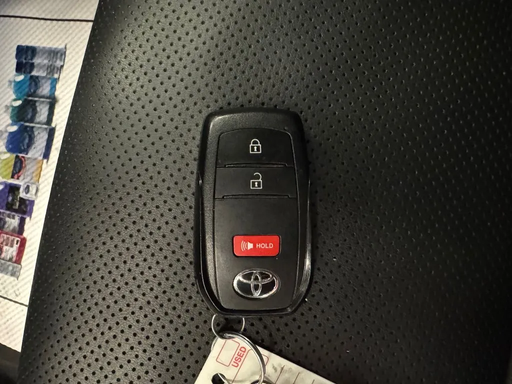 Toyota Prius photo 17
