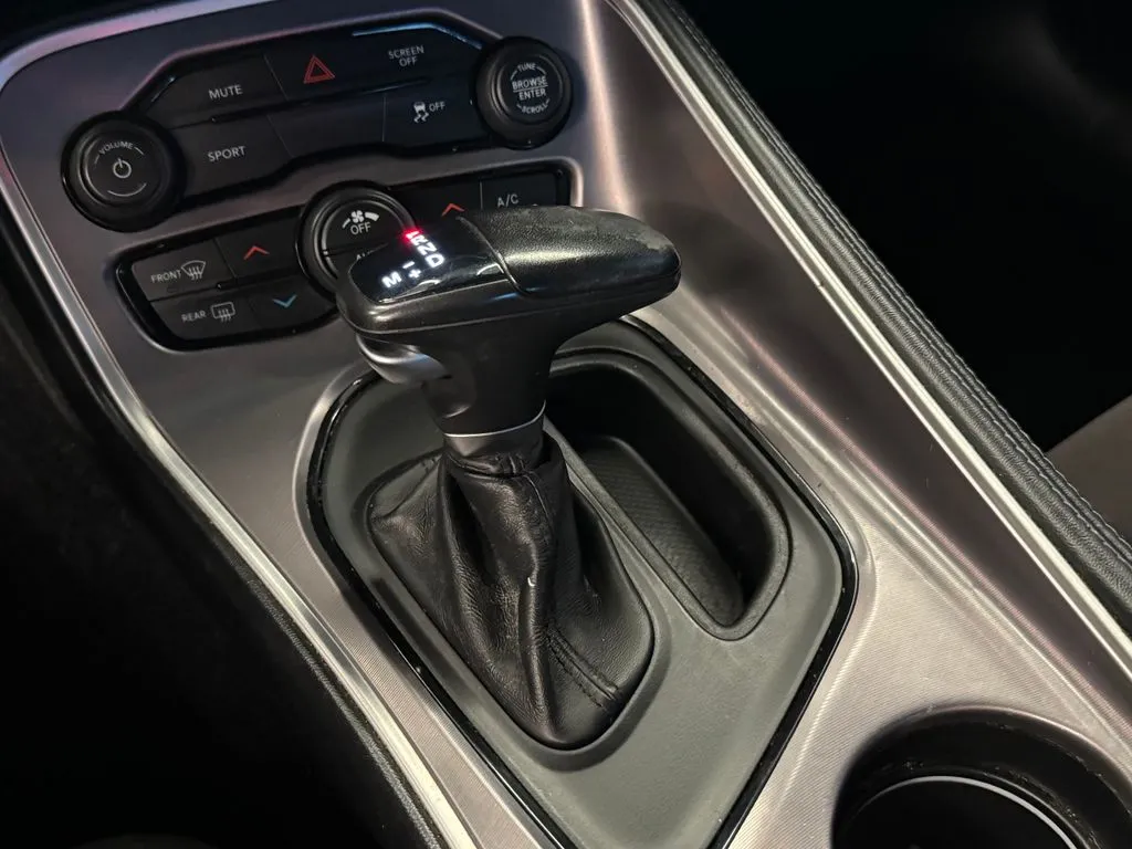 Dodge Challenger photo 16