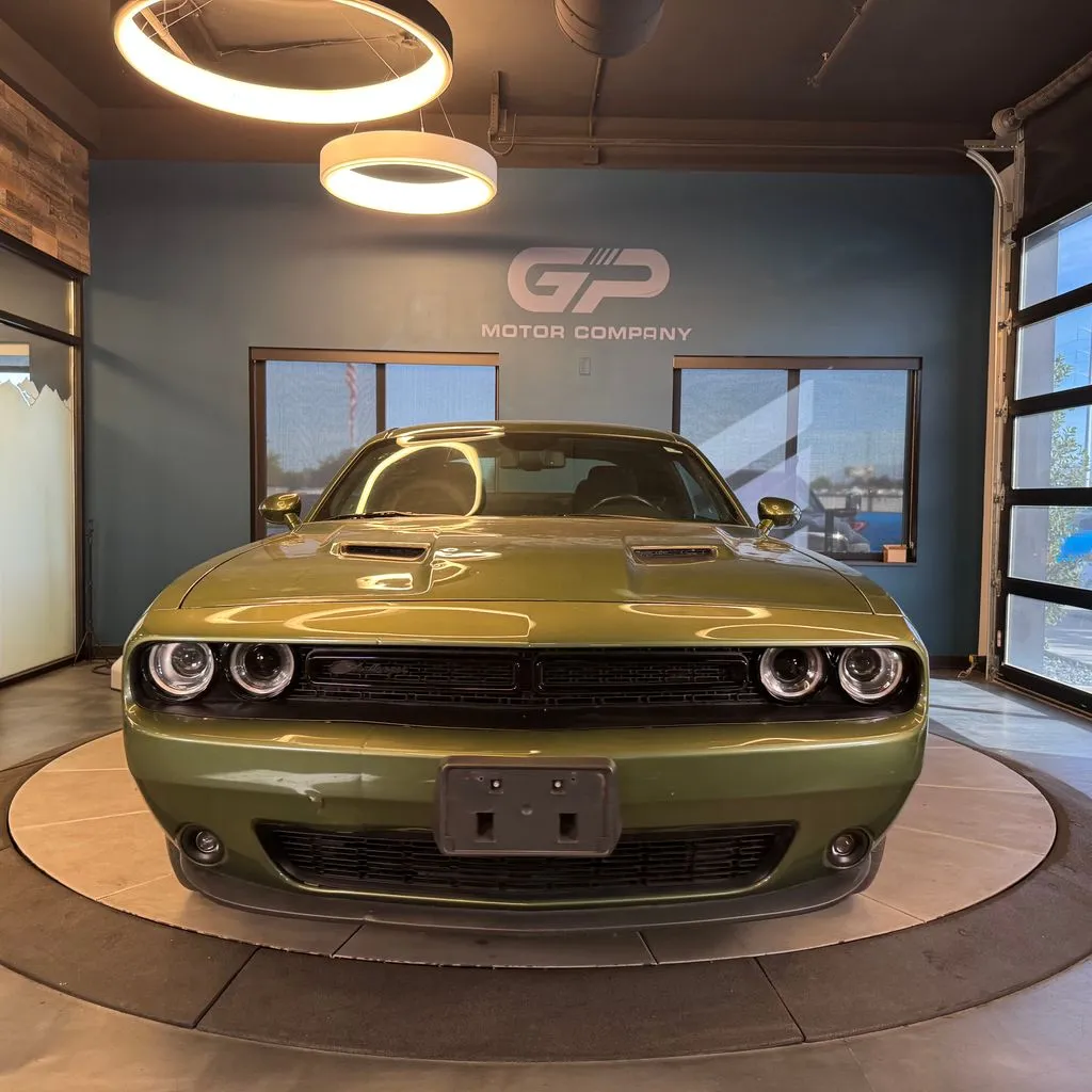 Dodge Challenger photo 8
