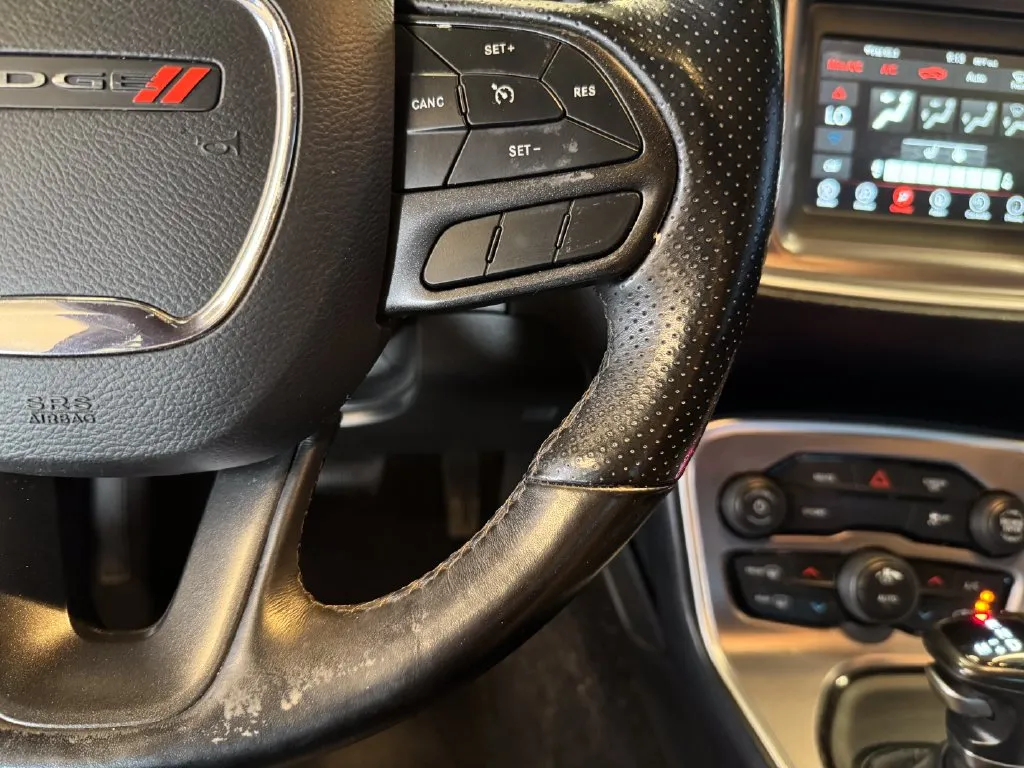 Dodge Challenger photo 12