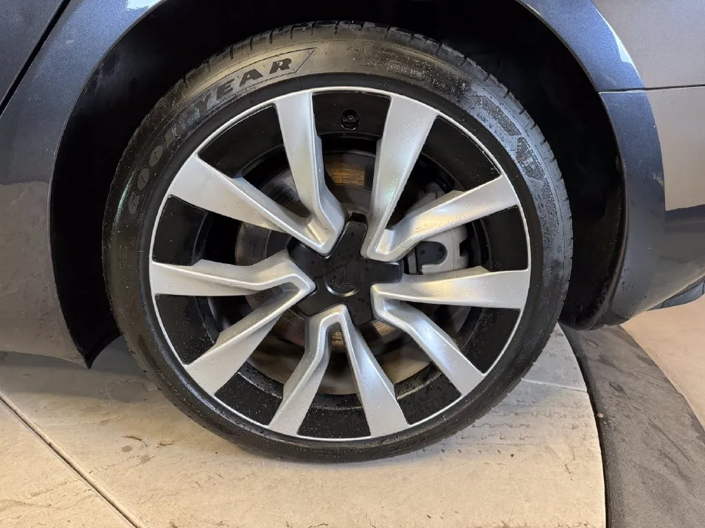 Tesla Model 3 photo 20