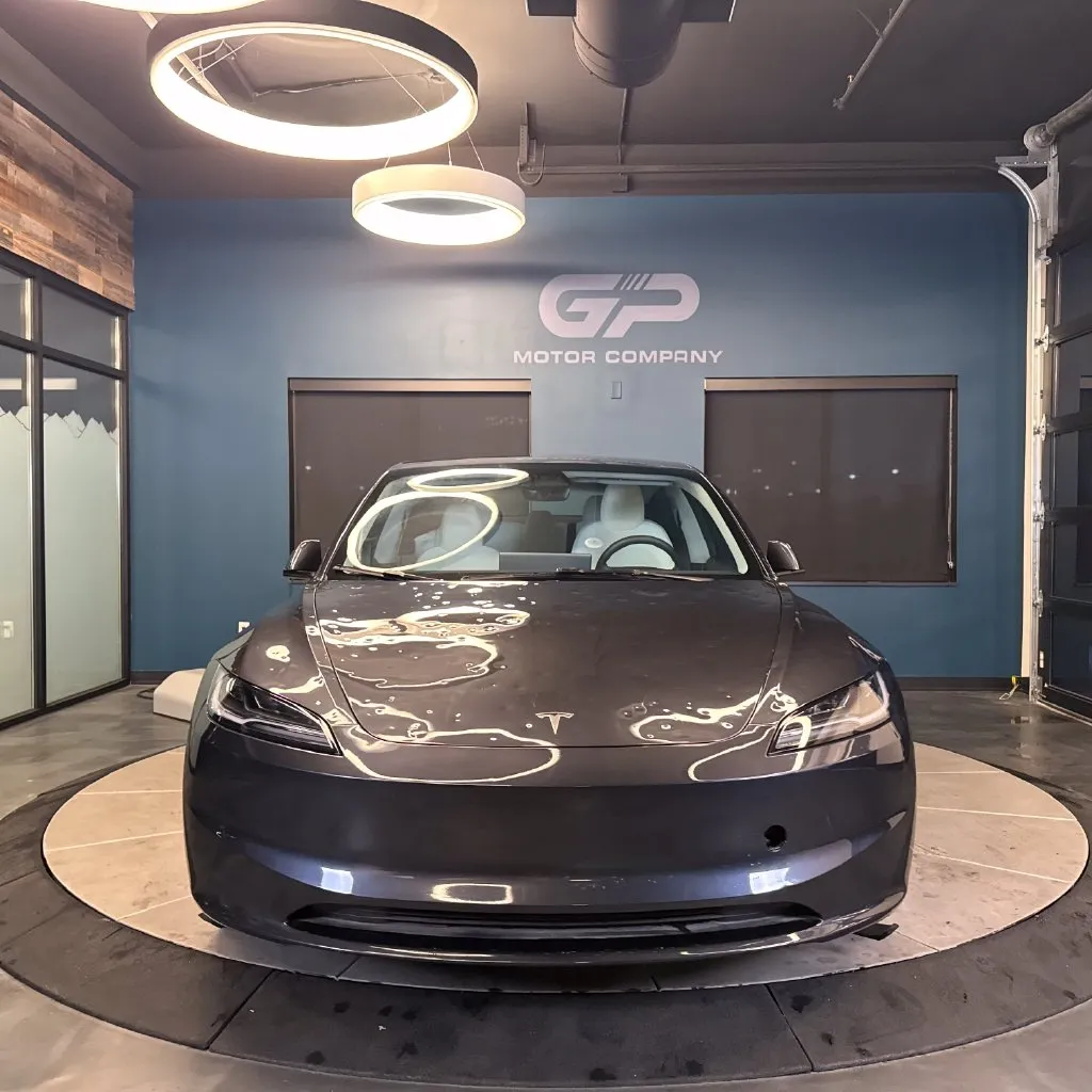 Tesla Model 3 photo 8