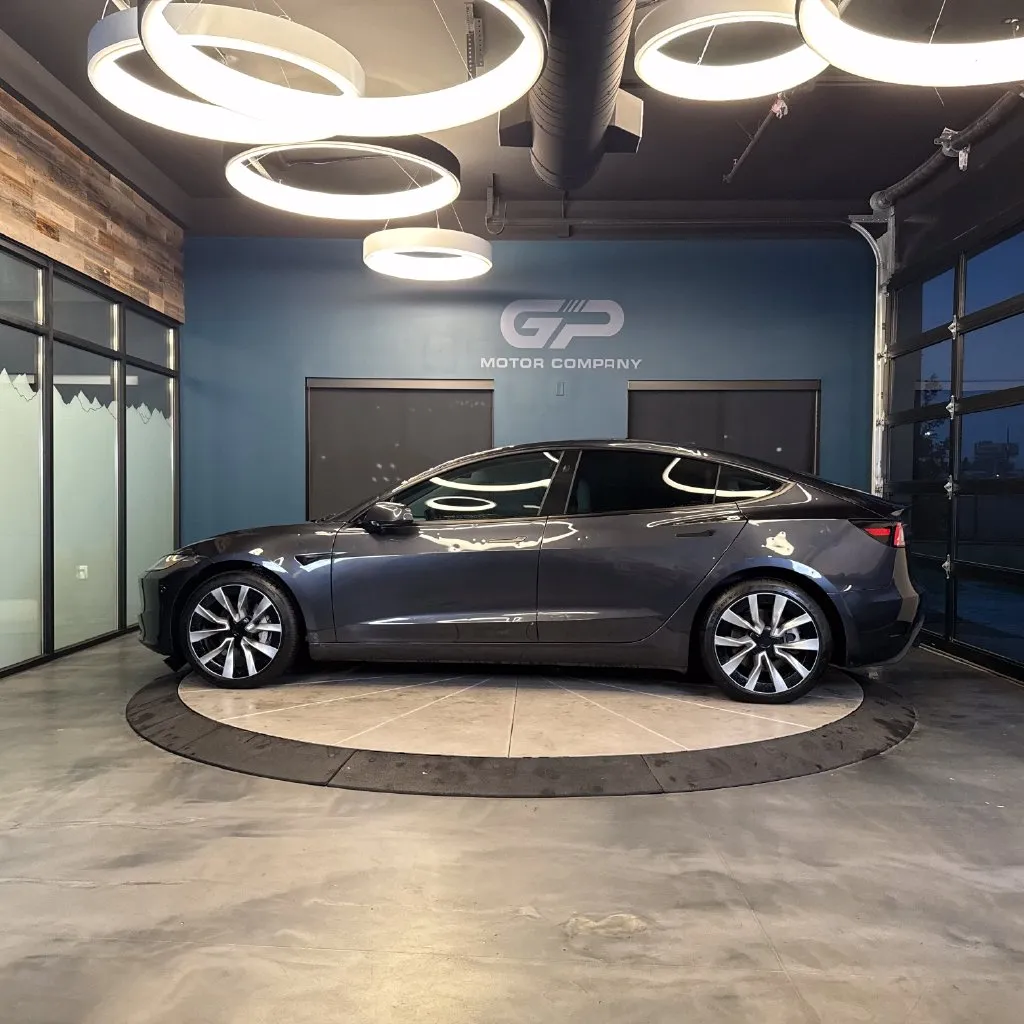Tesla Model 3 photo 6