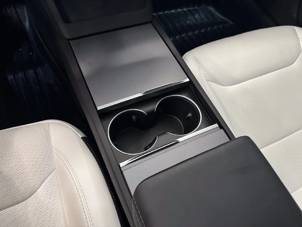 Tesla Model 3 photo 13