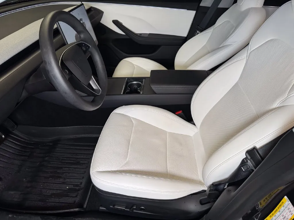 Tesla Model 3 photo 15