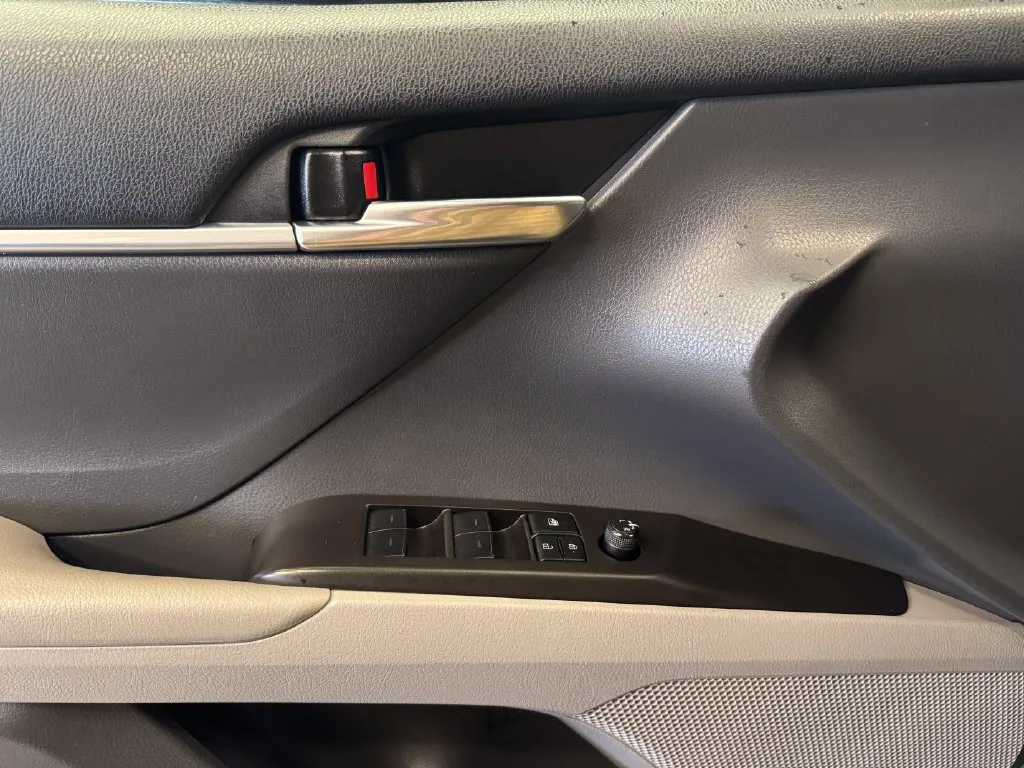 Toyota Camry photo 19