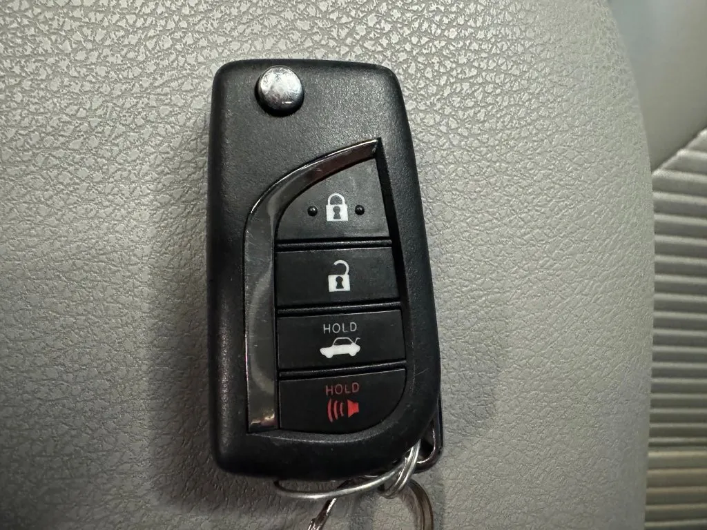 Toyota Camry photo 17
