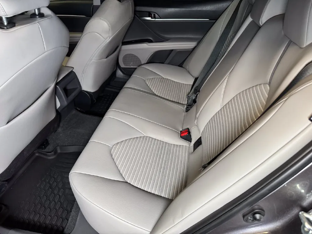 Toyota Camry photo 21