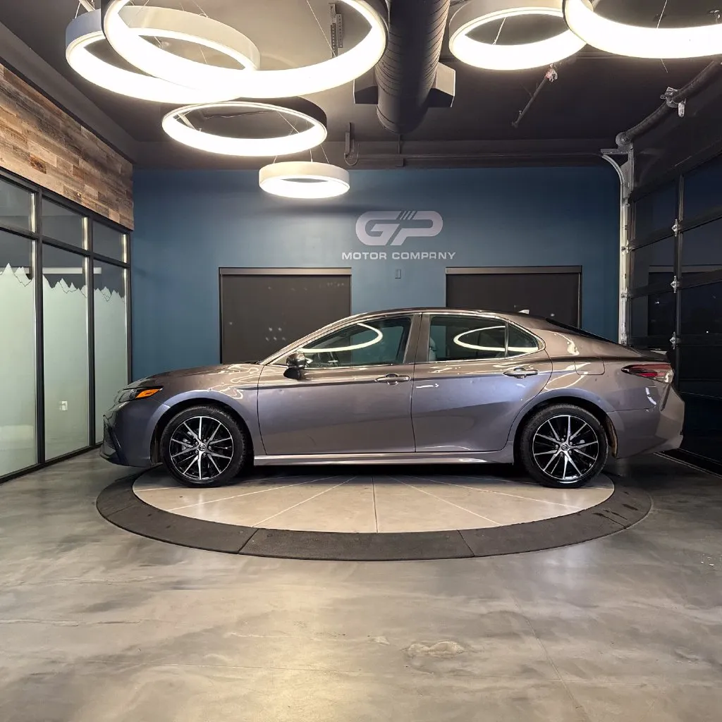 Toyota Camry photo 6