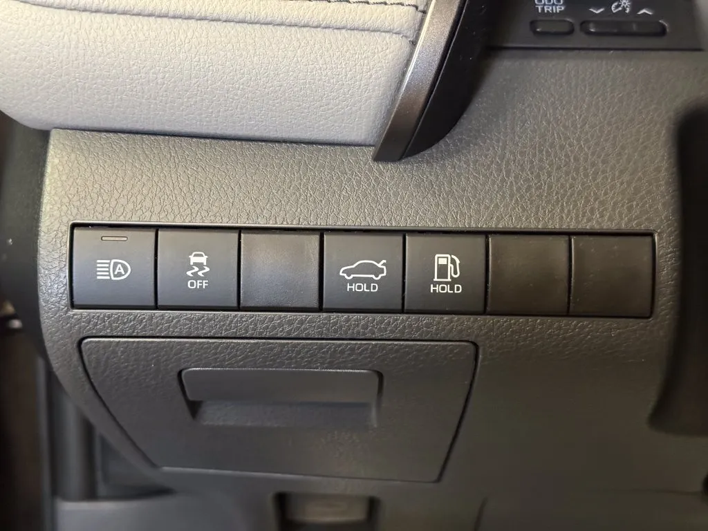 Toyota Camry photo 18