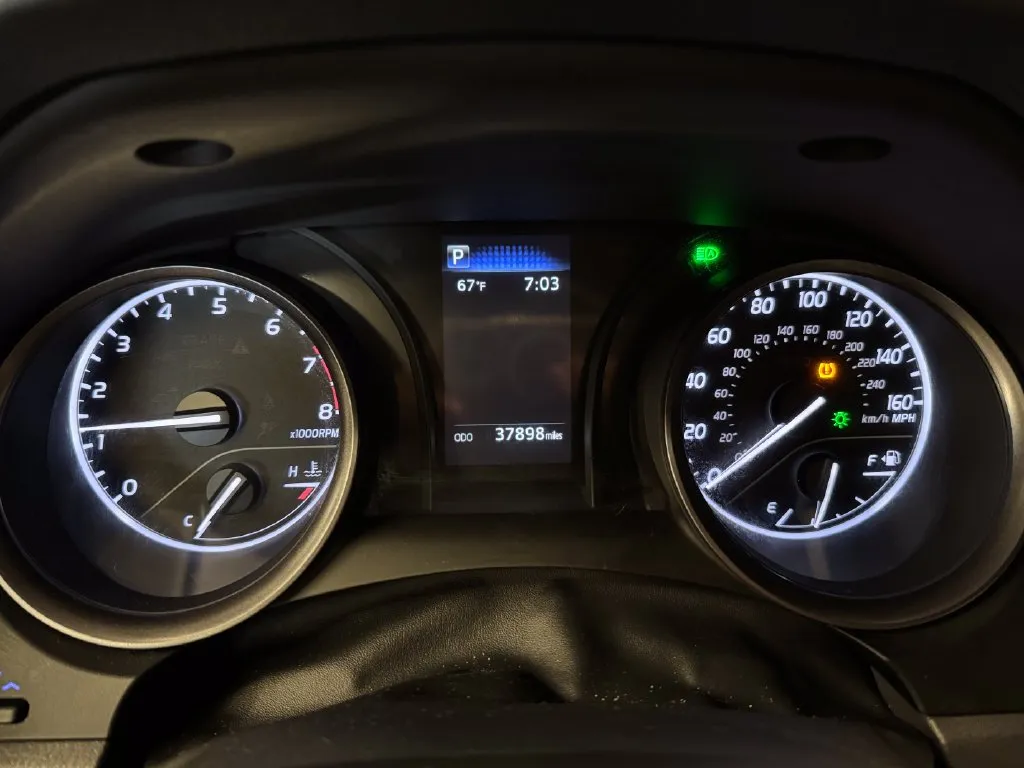 Toyota Camry photo 10